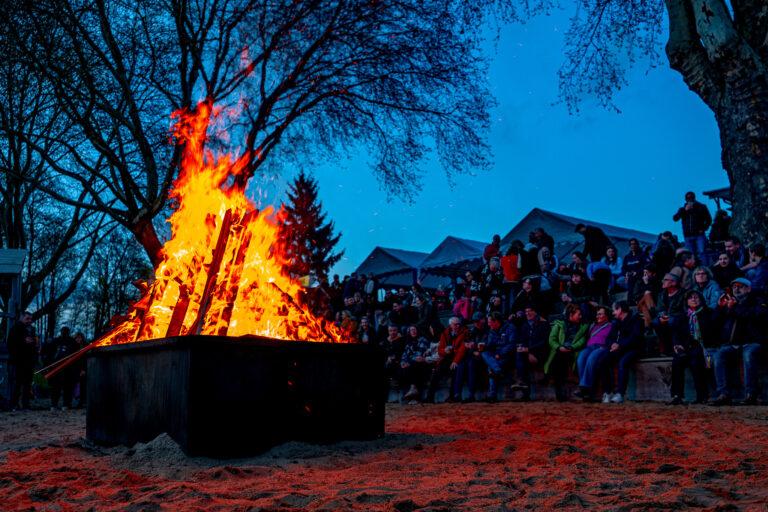 Erfolgsrezept am Kruppsee: Starkes Trio beschert Friemersheim ein unvergessliches Osterfeuer